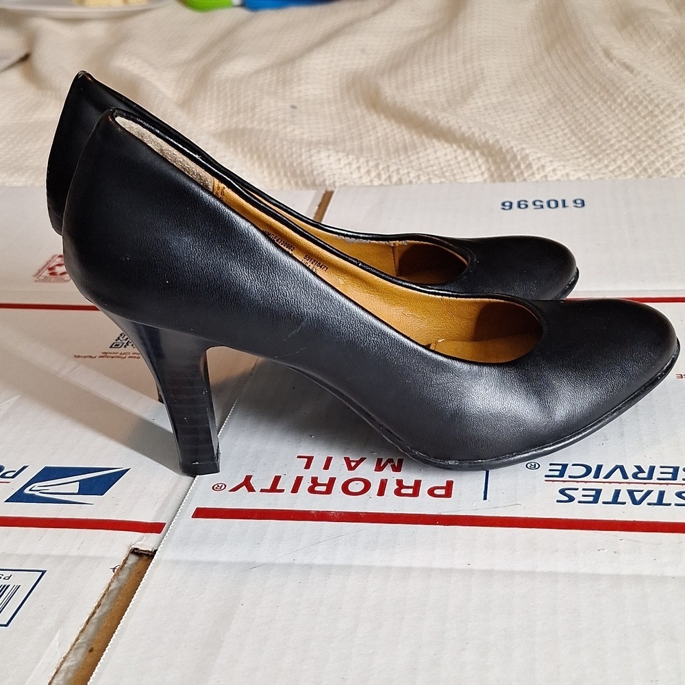 GEORGE BLACK HEELS SIZE 6.5 DRESS SHOES